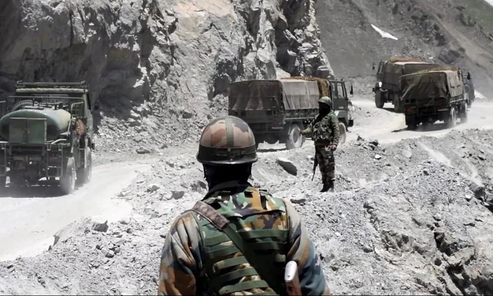 Ένταση στα σύνορα Κίνας-Ινδίας - Το Πεκίνο έστειλε τανκ στη Γραμμή Αντιπαράθεσης